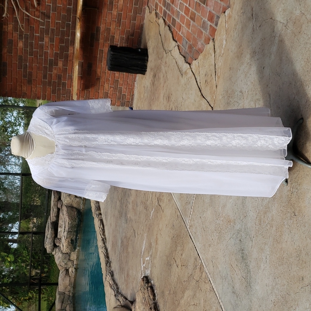 Gorgeous Shadowline robe & nightgown set